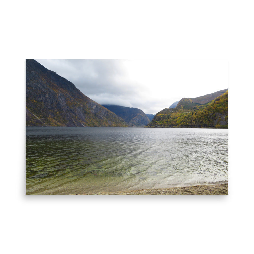 Lake surrounded by mountains on a cloudy day