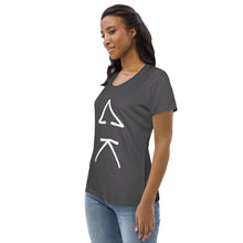 Lade das Bild in den Galerie-Viewer, (Sevens) Women&#39;s fitted eco tee
